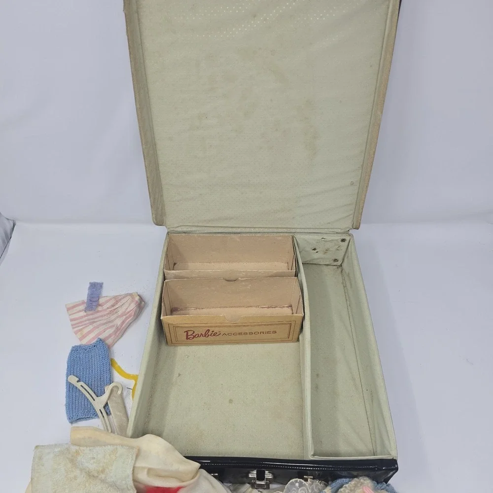 Vintage 1963 Barbie Carrying Case Mattel‎ Black Box & clothes lot